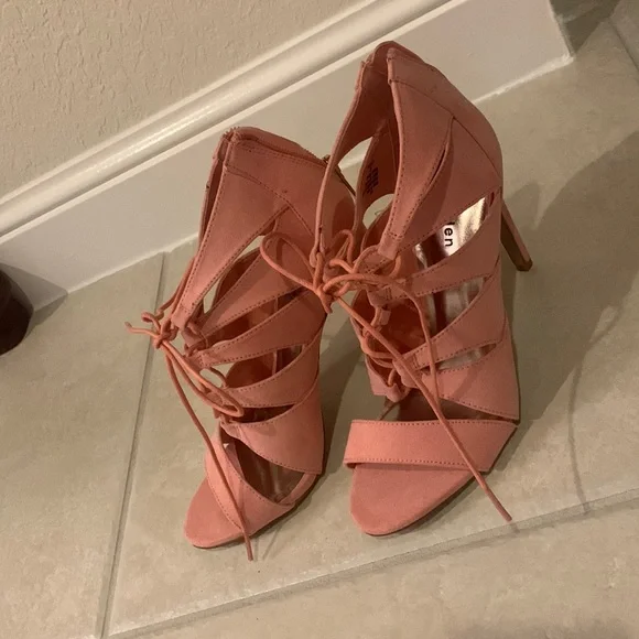 Madden girl peach Color sandals - Picture 3 of 15